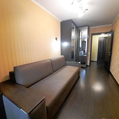 Ботанік Це 3 Кімнатна Квартира Подобово У Центрі Полтави Мережа Alex Apartments Безконтактне Заселення 24-7 Документи Для Відряджень Poltava Exterior foto