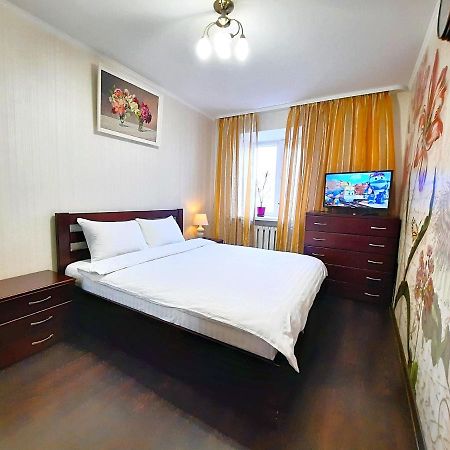 Ботанік Це 3 Кімнатна Квартира Подобово У Центрі Полтави Мережа Alex Apartments Безконтактне Заселення 24-7 Документи Для Відряджень Poltava Exterior foto