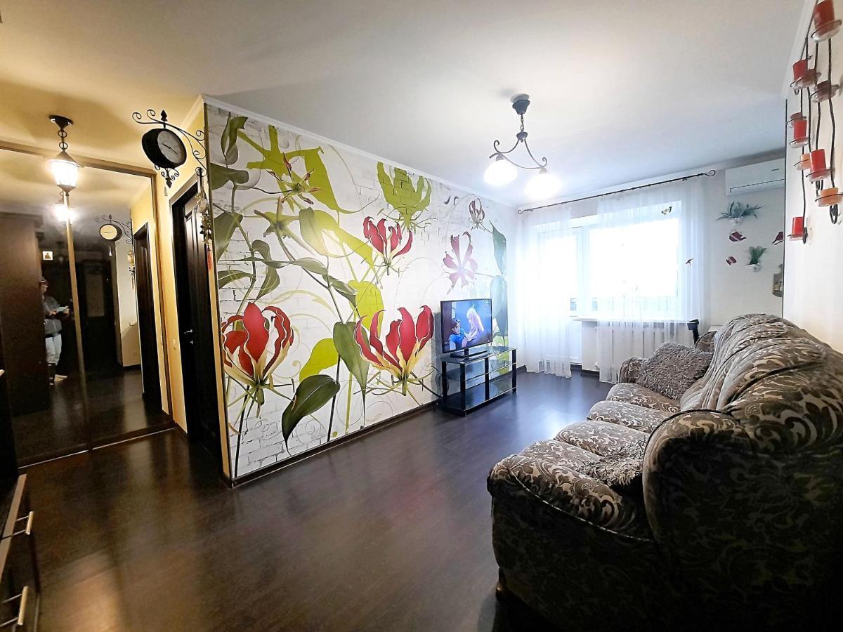 Ботанік Це 3 Кімнатна Квартира Подобово У Центрі Полтави Мережа Alex Apartments Безконтактне Заселення 24-7 Документи Для Відряджень Poltava Exterior foto